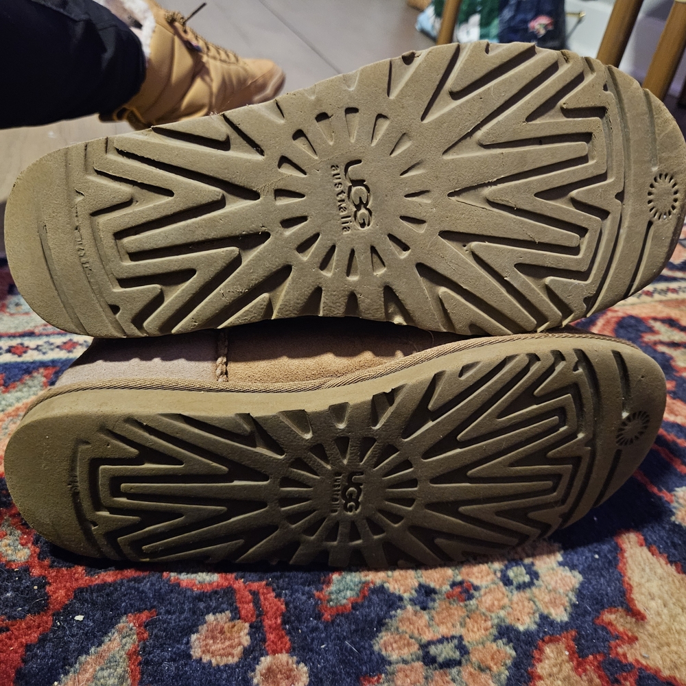 UGG Classic Tan Sheepskin Boots 9 - Picture 8 of 9